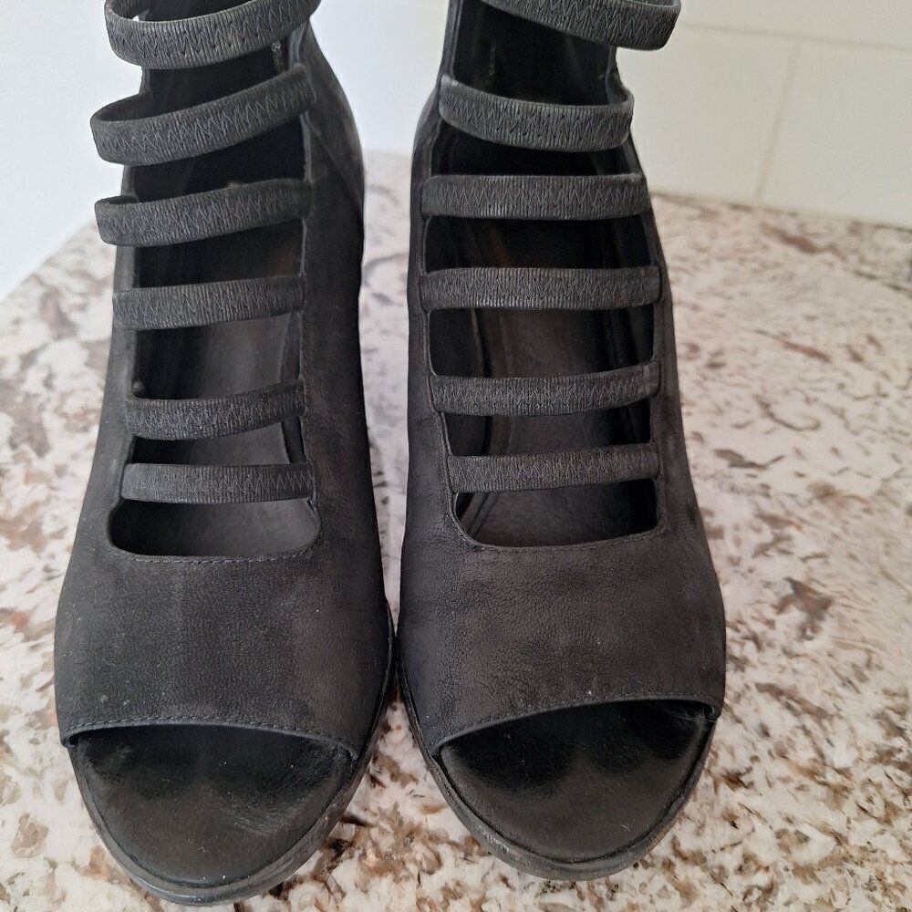 Eileen Fisher James Strappy Block Heel Sandal 8.5